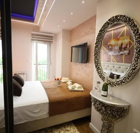 Imperial Lux アパート